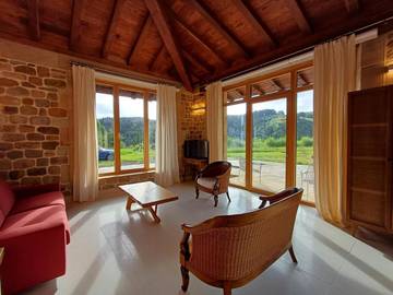 Gîte pour 5 personnes, avec jardin et vue à Ea
