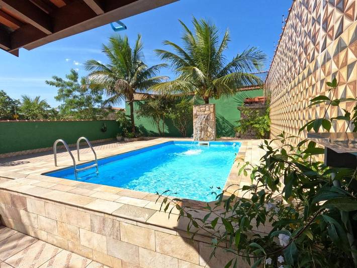 Casas e apartamentos de temporada para 15 pessoas, com piscina e jardim, com animais de estimação em Peruíbe