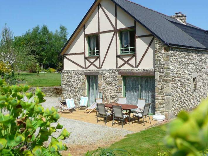 Gîte pour 9 personnes, avec jardin et terrasse, animaux acceptés - 1