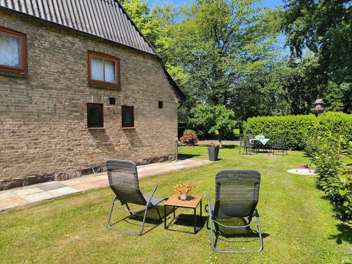 Ganze Ferienwohnung, FeWo zwischen den Meeren: schöne FeWo mit Garten - Ferienwohnung zwischen den Meeren in Dörpstedt, Eider-Treene-Sorge