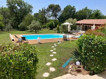 Chambre d’hôte pour 4 personnes, avec vue et jardin ainsi que terrasse et piscine à Carpentras