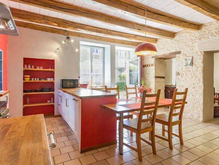 Renoviertes Ferienhaus im Dorfzentrum nahe Dijon, 2 Schlafzimmer, Terrasse und Garten in Chaignay, Dijon und Umgebung