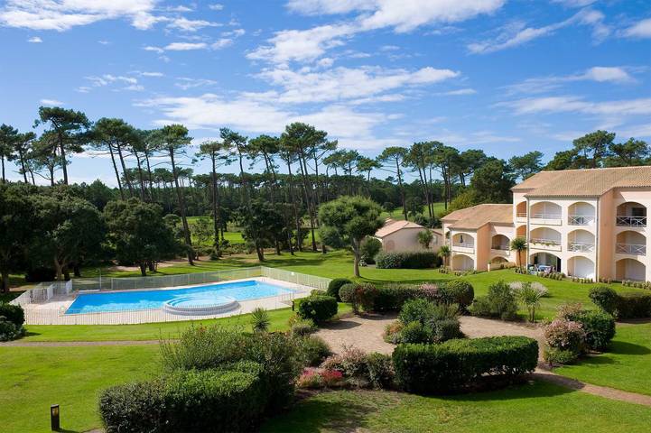 Gîte pour 6 personnes, avec Balcon et Terrasse ainsi que Jardin et Piscine dans Office De Tourisme De Moliets Et Maa