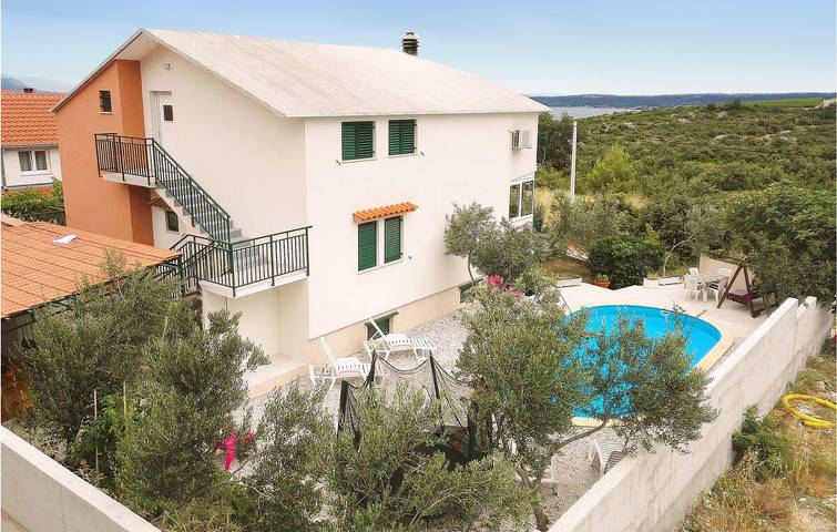 Ferienhaus für 12 Personen, mit Terrasse und Garten, mit Haustier in Kaštela