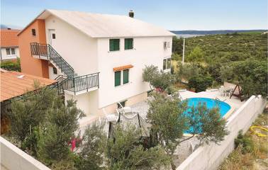 Ferienhaus für 12 Personen, mit Terrasse und Garten, mit Haustier in Kaštela