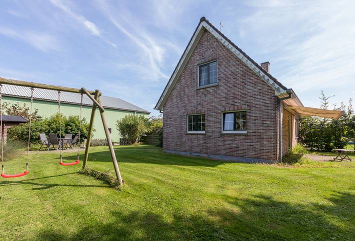 Ferienhaus für 4 Personen, mit Balkon/Terrasse und Terrasse sowie Garten in Vrouwenpolder