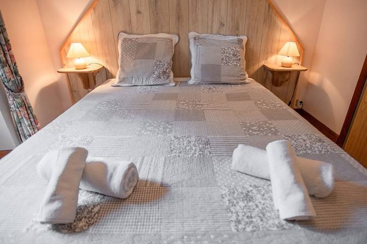 Location de vacances pour 6 personnes, avec terrasse ainsi que jardin et piscine à Prats-du-Périgord - 3