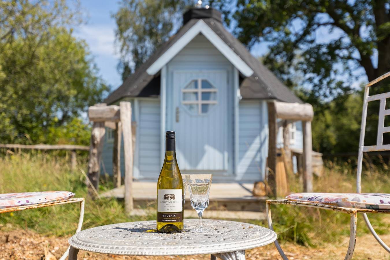 Entire apartment, Spectacular Glamping Cabin in the Woods-Cotswolds - Pass the Keys in Moreton-in-Marsh, Warwickshire
