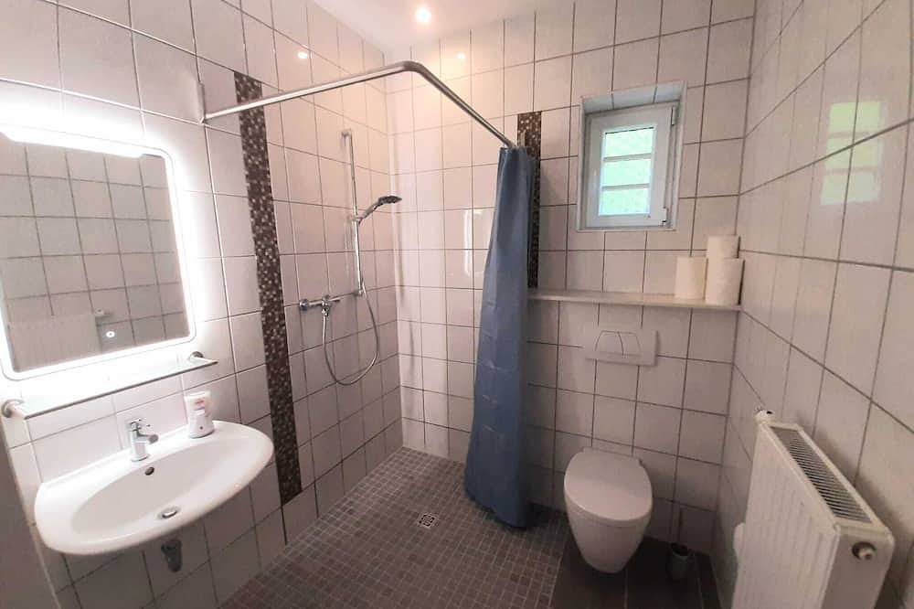 Ganze Wohnung, Renovierter ehemaliger Bahnhof in idyllischer Lage. Außergewöhnlich & gemütlich. in Vöhl, Waldecker Land