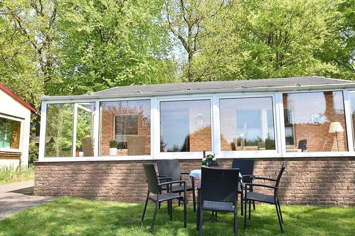 Ferienhaus für 4 Personen, mit Pool und Garten in Rostock und Umgebung