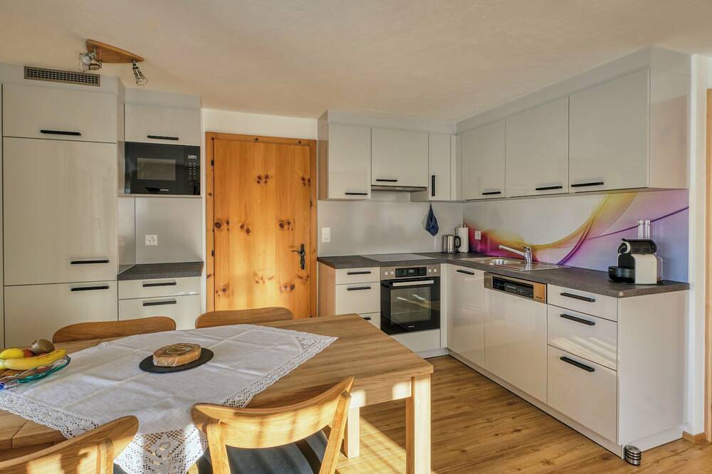 Ganze Wohnung, Chasa Plajet 8B, (Ramosch) in Ramosch, Valsot