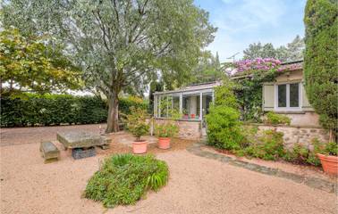 Gîte pour 4 personnes, avec piscine et terrasse à Saint-Rémy-de-Provence