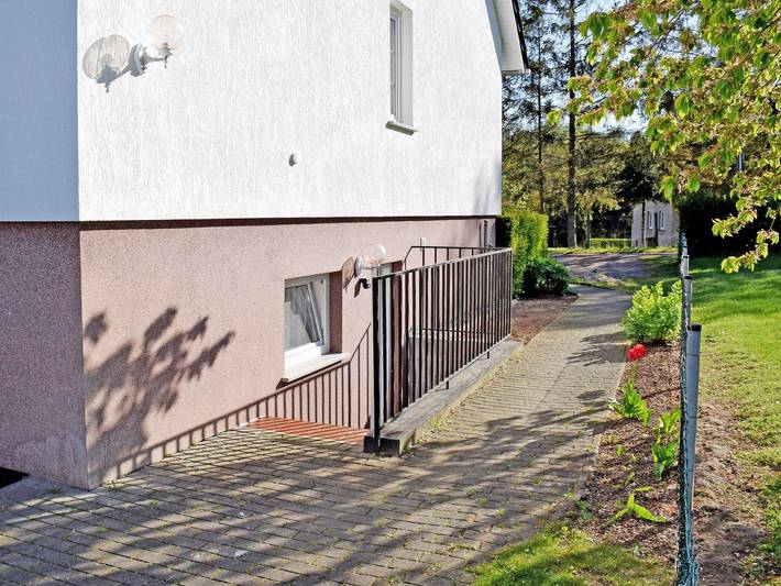 Ferienwohnung für 3 Personen, mit Terrasse und Garten in Zirkow - 2