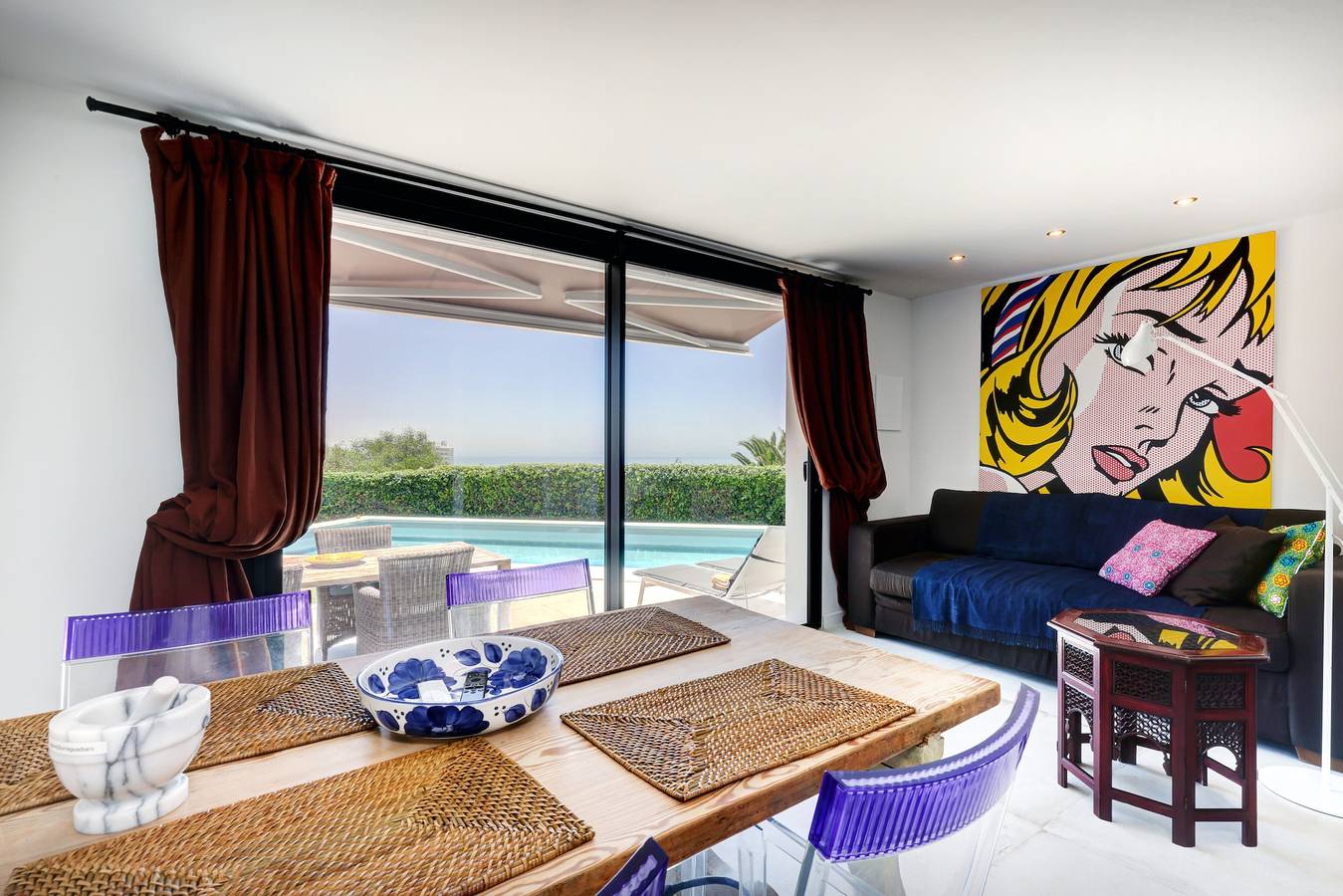 Apartamento entero, Apartamento Casa Domino 2 con espectaculares vistas al mar, piscina compartida y Wi-Fi in Torreguadiaro, San Roque