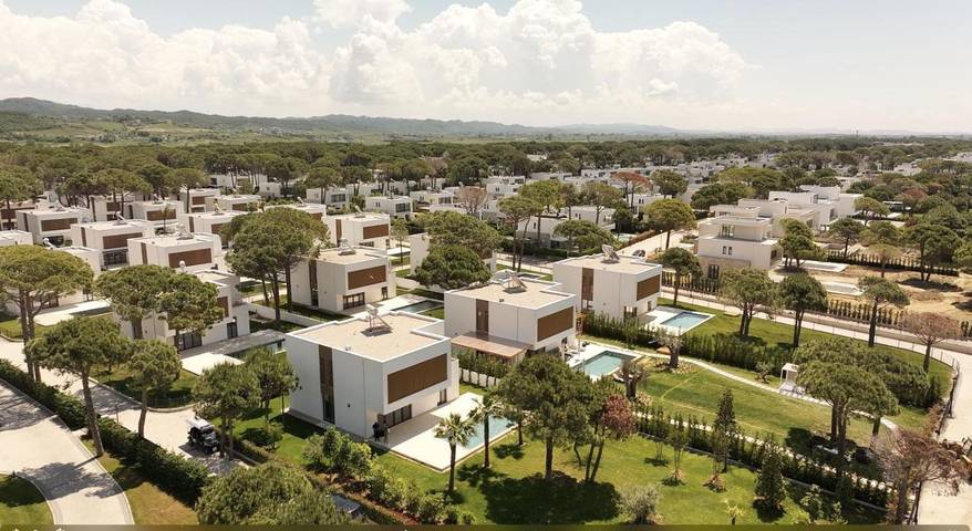 Villa mit pool für 12 Personen, mit Garten und Whirlpool sowie Pool, kinderfreundlich in Albanien