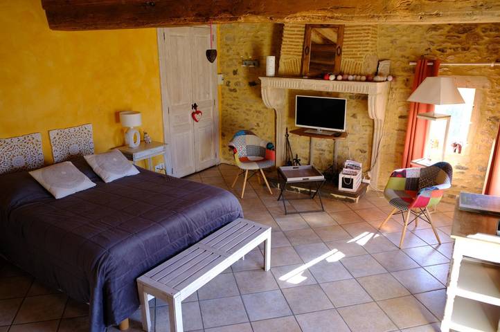 Gîte pour 2 personnes, avec jardin et piscine dans Beaujolais - 4