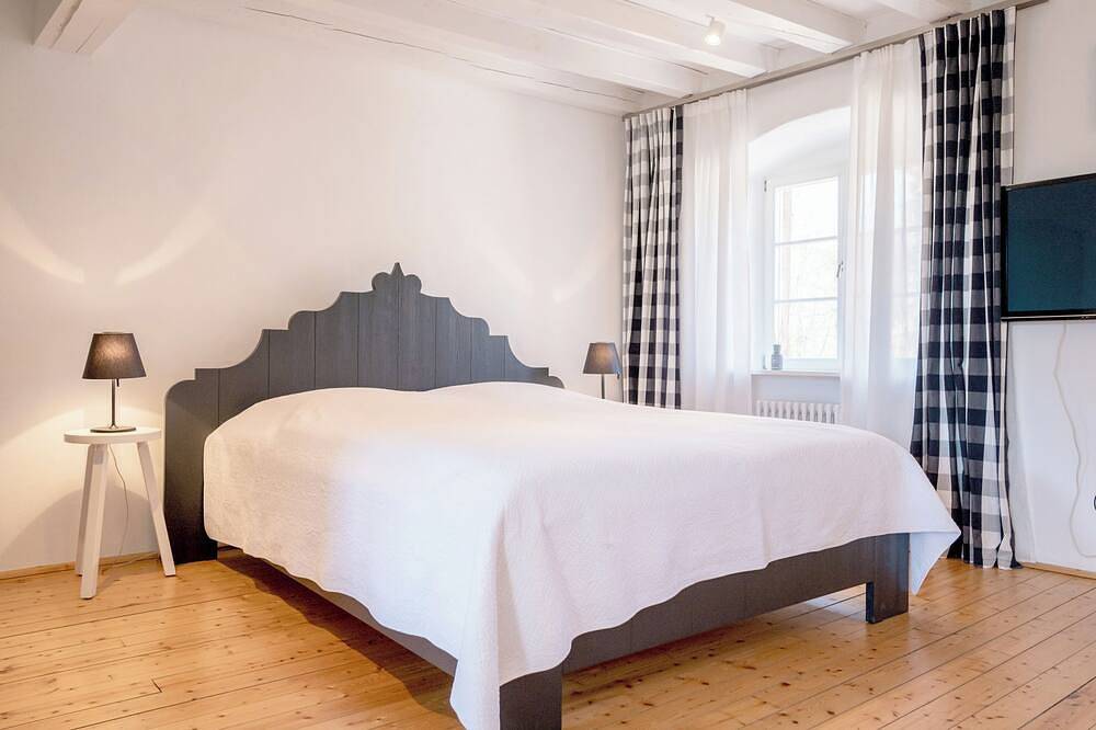 Stilvolles Apartment auf der Bertradaburg in Mürlenbach, Vulkaneifel