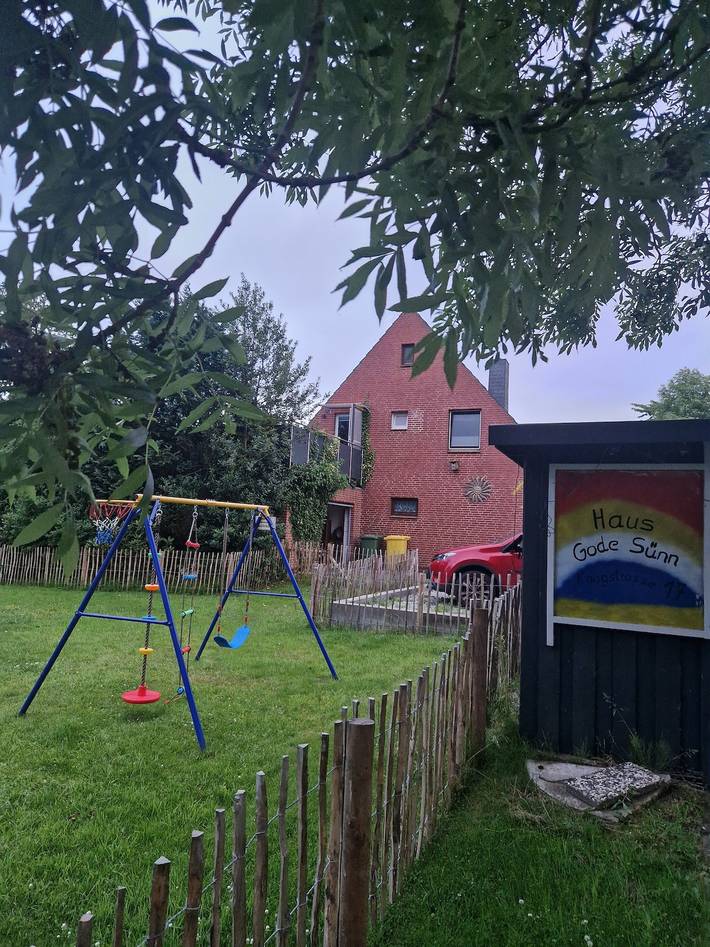 Ferienwohnung für 5 Personen, mit Balkon und Garten in Tating