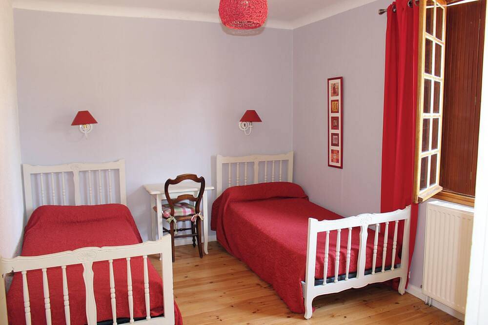 Homerez - House in Langogne, mountain view in Langogne, Mende region