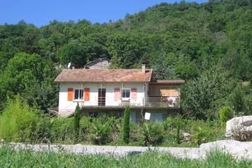 Gîte pour 6 personnes, avec balcon et jardin, animaux acceptés à Saint-Pierre-de-Colombier