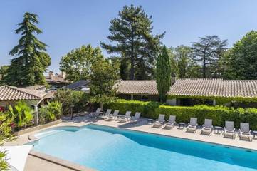 Hôtel pour 2 personnes, avec jardin ainsi que piscine et vue à Villeneuve-lès-Avignon