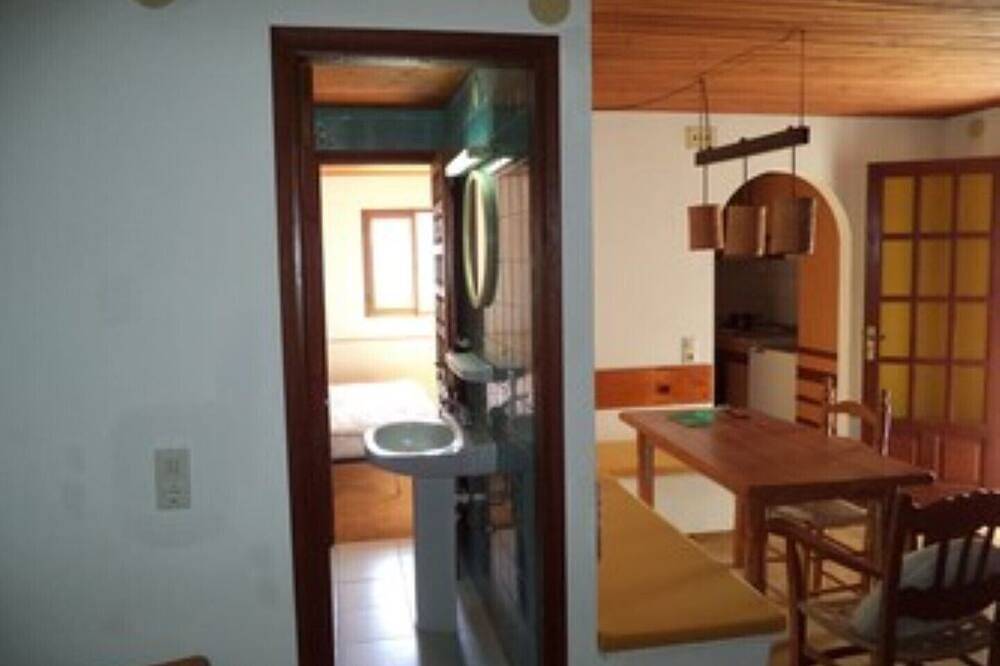 Appartement entier, Apartment no. 3 - for 2 persons, quiet, close to the beach, in Playa Es Pouet, Sant Josep de sa Talaia