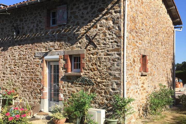 Gîte pour 5 personnes, avec terrasse et jardin