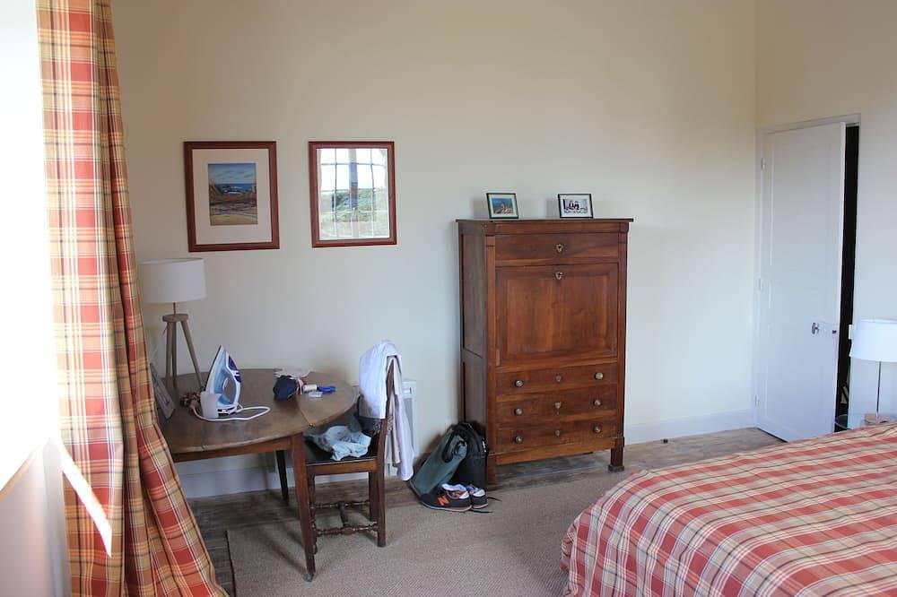 Large house by the sea, magnificent panorama in Plougrescant, Pink Granite Coast