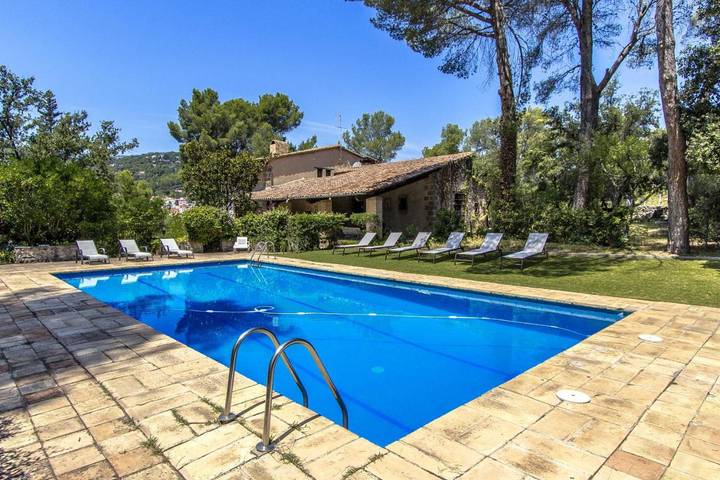 Casa rural para 16 personas, con Balcón y Terraza además de Jardín y Piscina en Senmanat