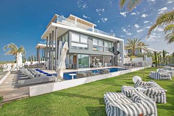 Ferienhaus für 10 Personen, mit Whirlpool und Garten sowie Pool und Balkon in Südzypern