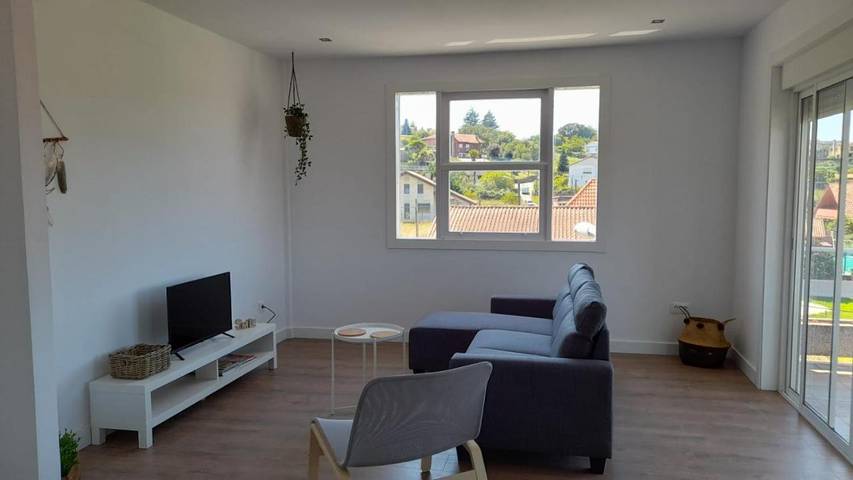 Apartamento para 6 personas, con Balcón y Terraza además de Jardín y Vistas en Gondomar