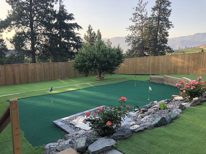 Vacation rental for 6 people, with terrace and garden in British Columbia