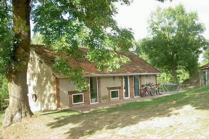 Gîte pour 3 personnes, avec jardin, animaux acceptés dans Châtel-de-Neuvre
