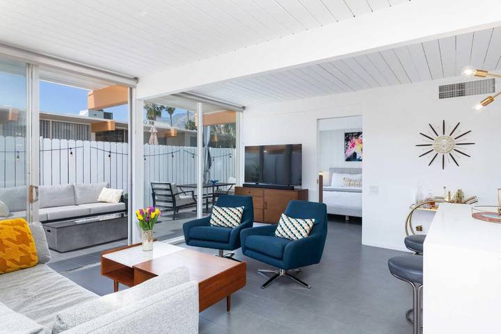 Bungalow para 2 personas, con piscina además de terraza y jacuzzi en Palm Springs