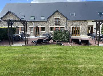 Gîte pour 8 personnes, avec jardin et terrasse à Sainteny