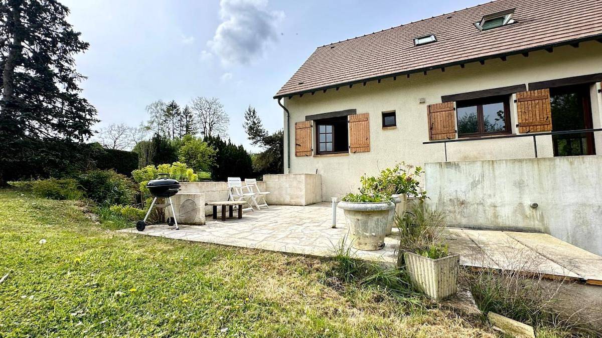 Five-Bedroom House in Chaumes-en-Brie, Seine-et-Marne