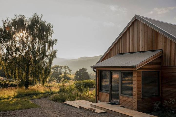 Glamping for 8 people, with garden in Perthshire