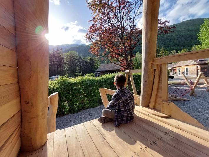 Location de vacances pour 5 personnes, avec vue ainsi que jardin et piscine, animaux acceptés à Chézery-Forens - 3