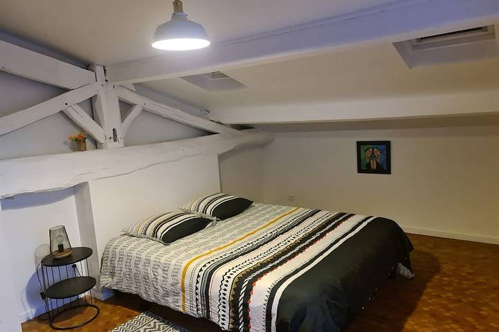 Gîte pour 6 personnes, avec terrasse, animaux acceptés à Petit-Palais-et-Cornemps - 2