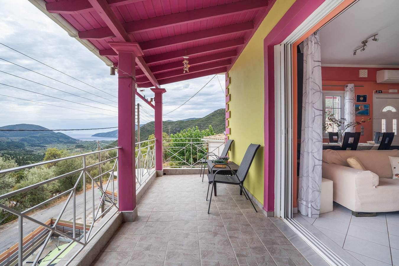 Entire apartment, Apartment 'Zois' with Private Terrace, Wi-Fi and Air Conditioning in Syvros, Lefkas, Greece