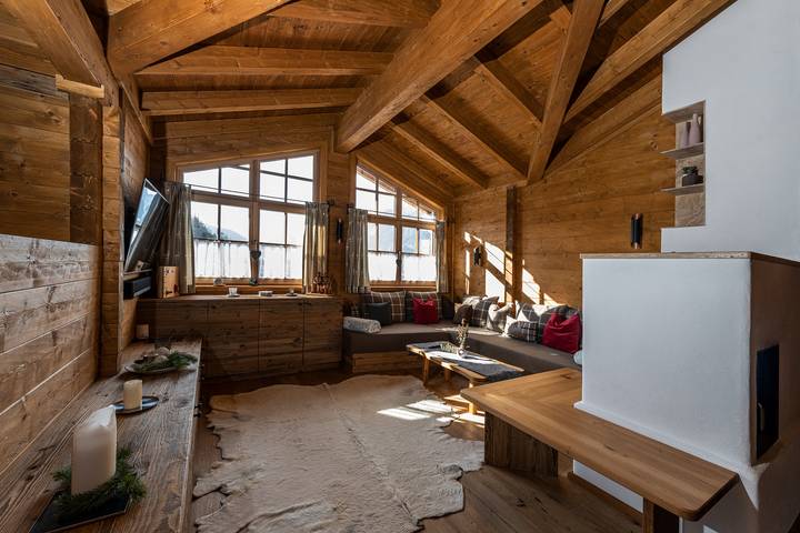 Karwendelhütte am Tor zum Karwendel in Scharnitz, Innsbruck Land