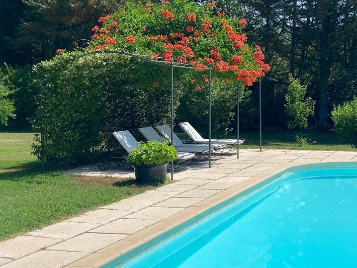 Chambre d’hôte pour 3 personnes, avec Terrasse et Jardin ainsi que Piscine et Vue à Valbonne