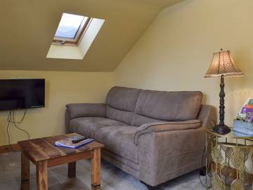 Log Cabin for 4 People in Manton, Rutland, Photo 2