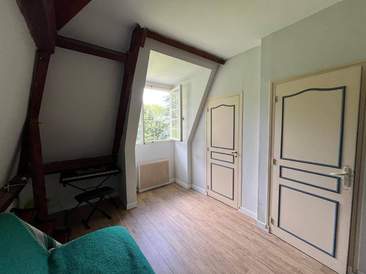Charming house, pool and Pyrenees view in Gan, Béarn