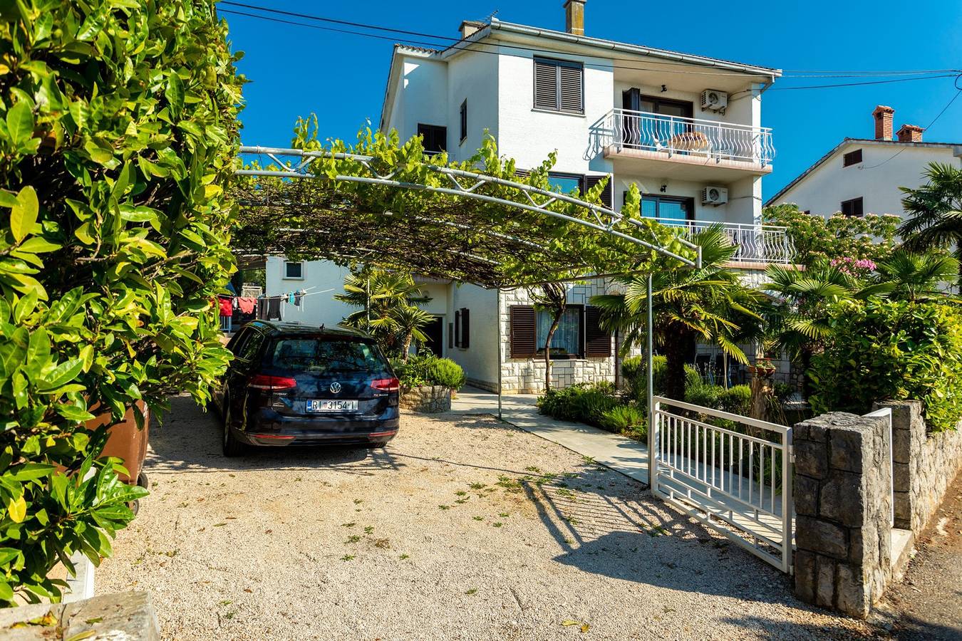 Geräumiges Apartment mit Meerblick in Malinska mit Wlan, Klimaanlage und Parkplatz in Milcetici, Krk