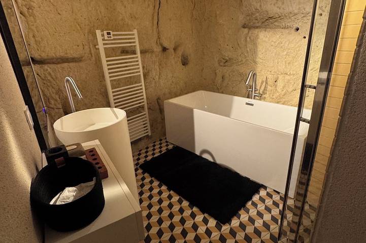 Location de vacances pour 6 personnes, avec jardin et sauna à La Roche-Clermault - 4