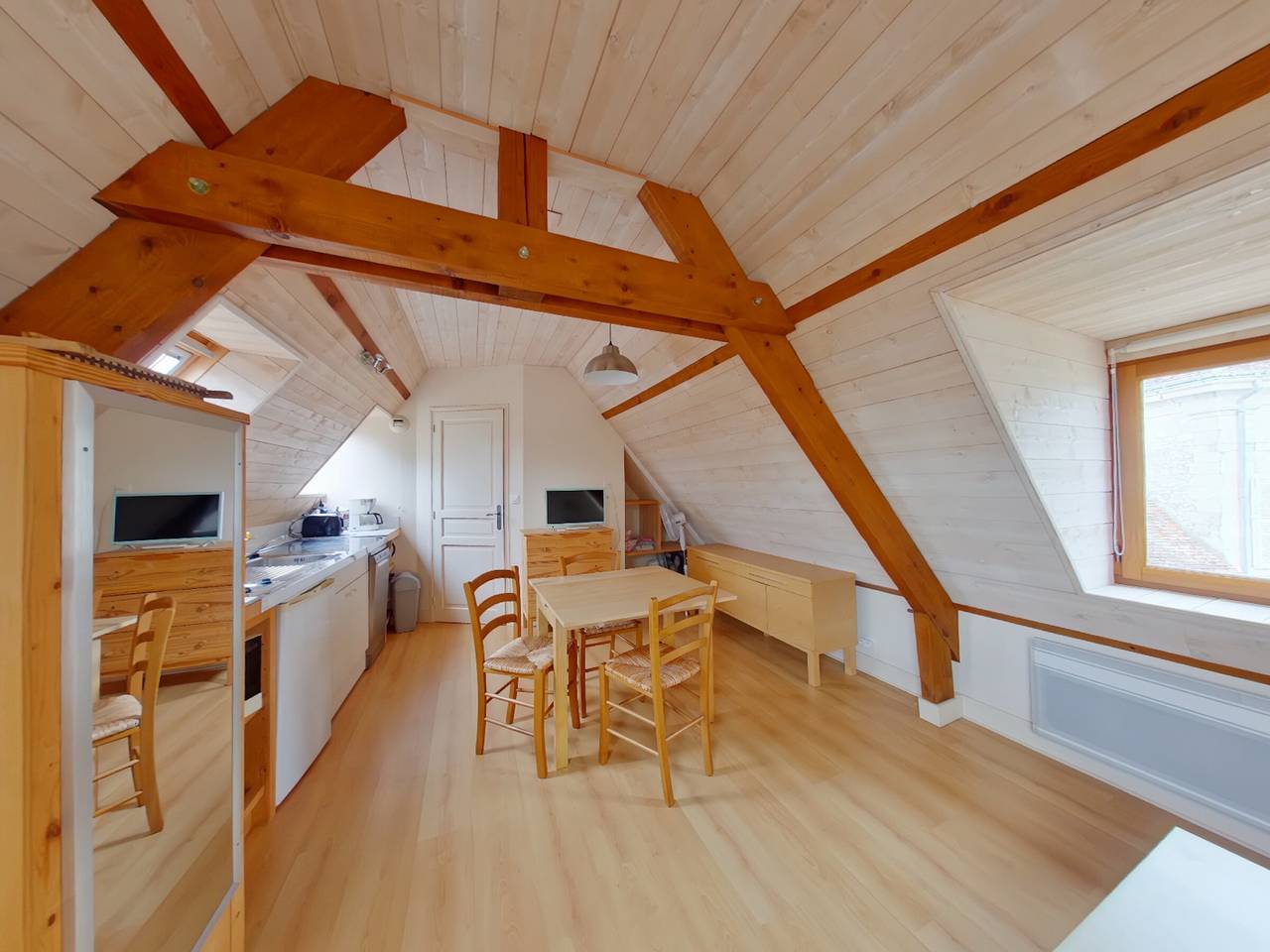 Entire studio, Charming Studio 70m from the Baths, Wifi, Pets allowed in La Roche-Posay, Vienne