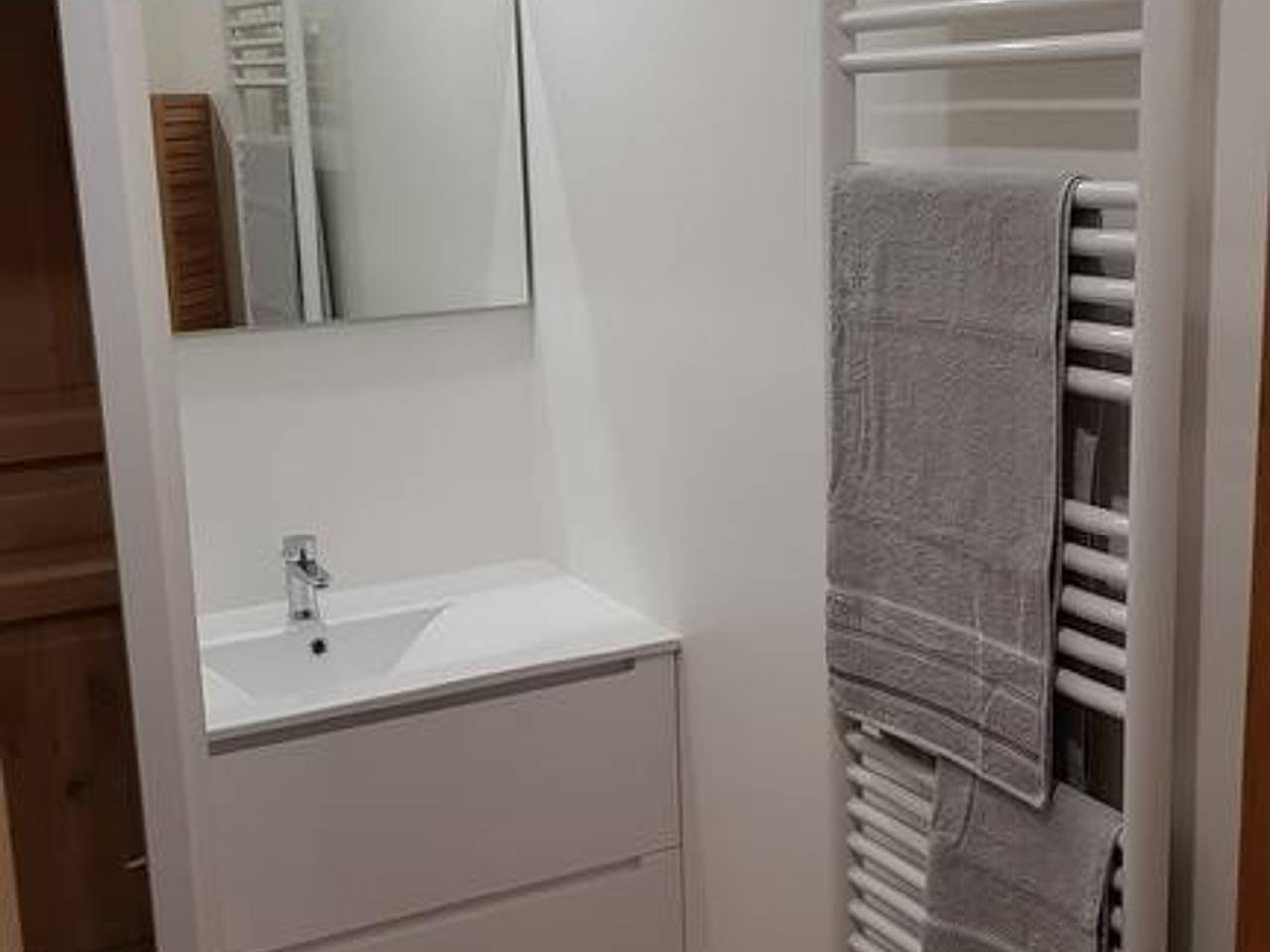 Apartamento entero, Apartamento moderno en el centro con aparcamiento y mascotas permitidas - 6 pers. in Les Carroz, Arâches-la-Frasse