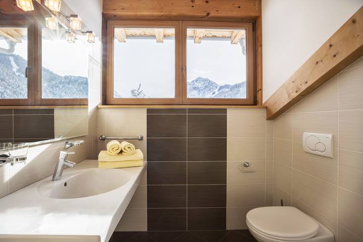 Hel enrumslägenhet, Runcac - Holiday Apartment Gomina with Mountain View, Wi-Fi & Balcony in San Vigilio di Marebbe, Enneberg