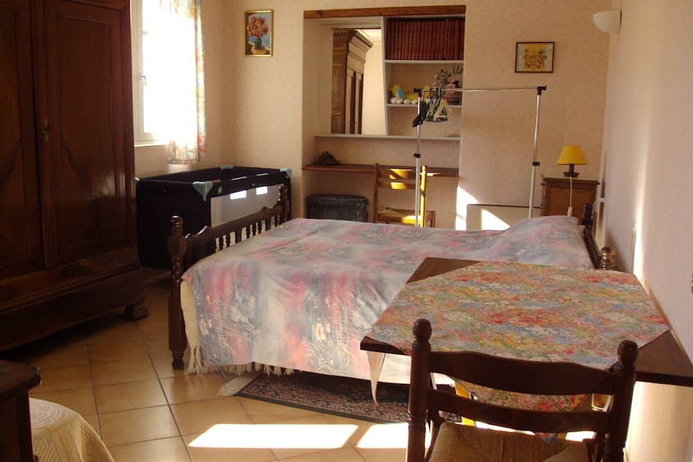 Of Character cottage Near Millau In Charming Village in Saint-Leons in Millau, Parc naturel régional des Grands Causses